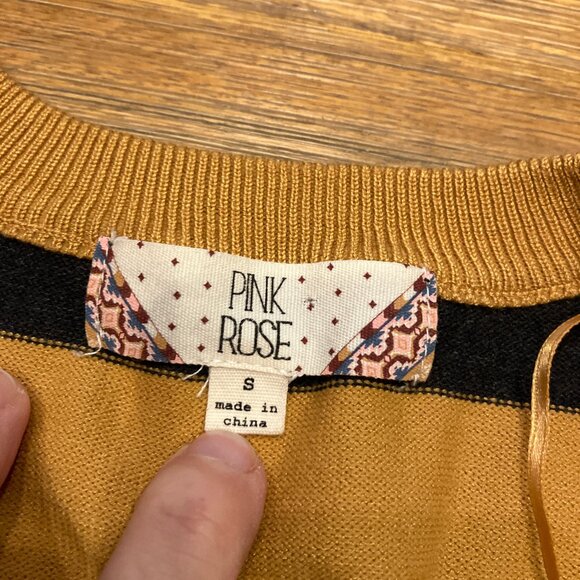 Pink Rose small yellow & gray striped scoop neck 3/4 sleeve top with ruched side - Picture 3 of 5